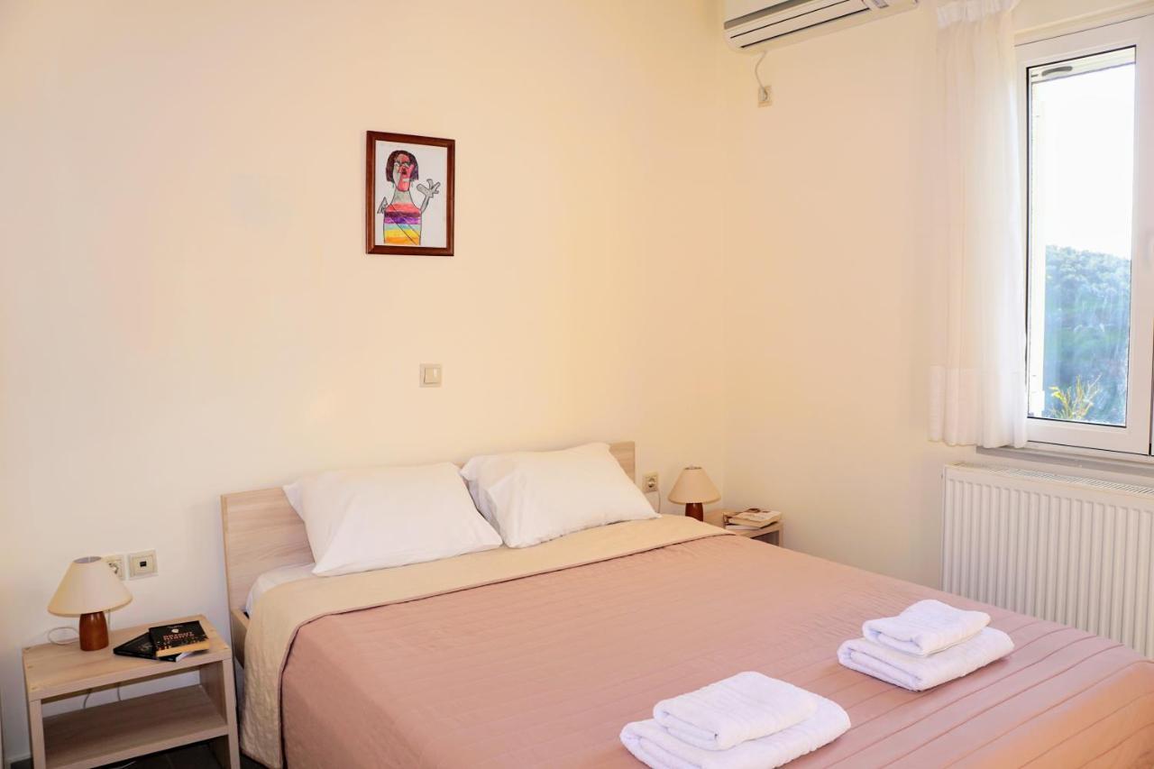Olive Tree Hillside Apartment スタロス エクステリア 写真