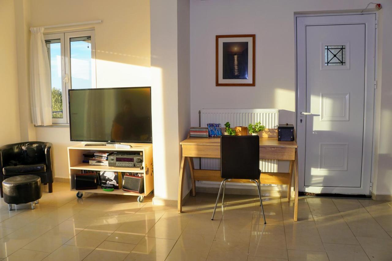 Olive Tree Hillside Apartment スタロス エクステリア 写真